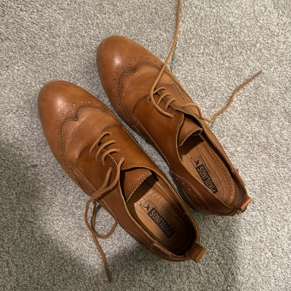 Women’s Shoes Piokolinos. Tan leather Oxford style shoe. Gently worn.